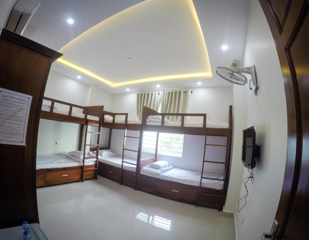 Nhat Nga Hotel room 4