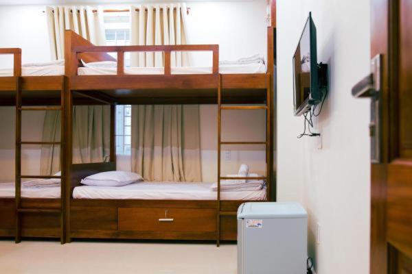 Nhat Nga Hotel room 6