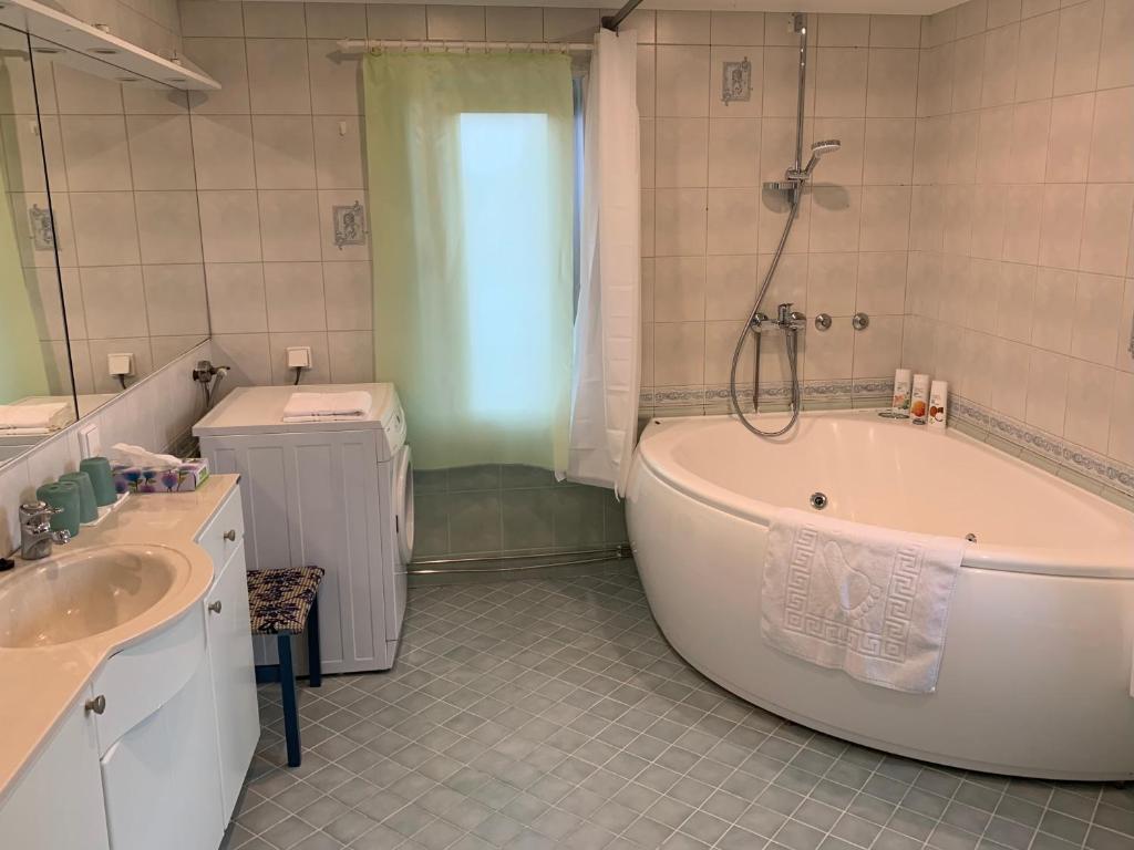 Nooruse Apartment room 6