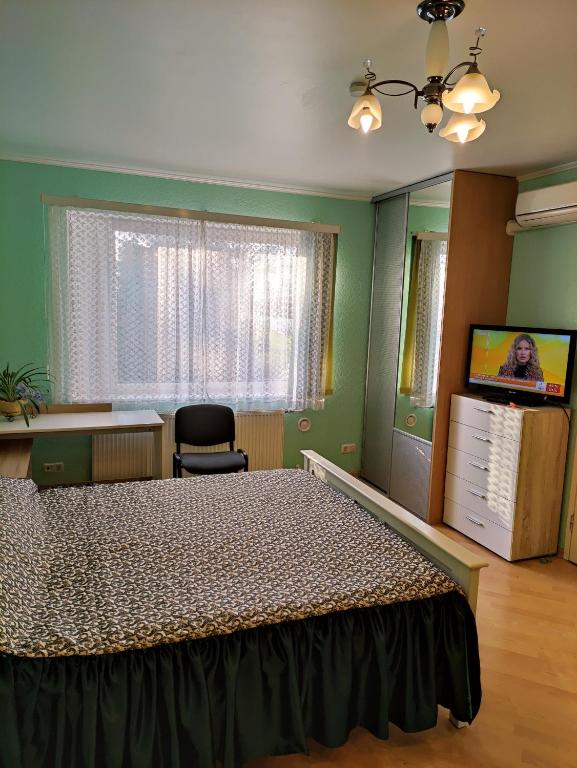 Oasis Apartments room 4