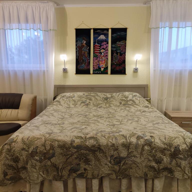 Oasis Apartments room 6
