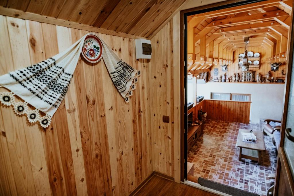 ODAIA VANATORULUI room 1