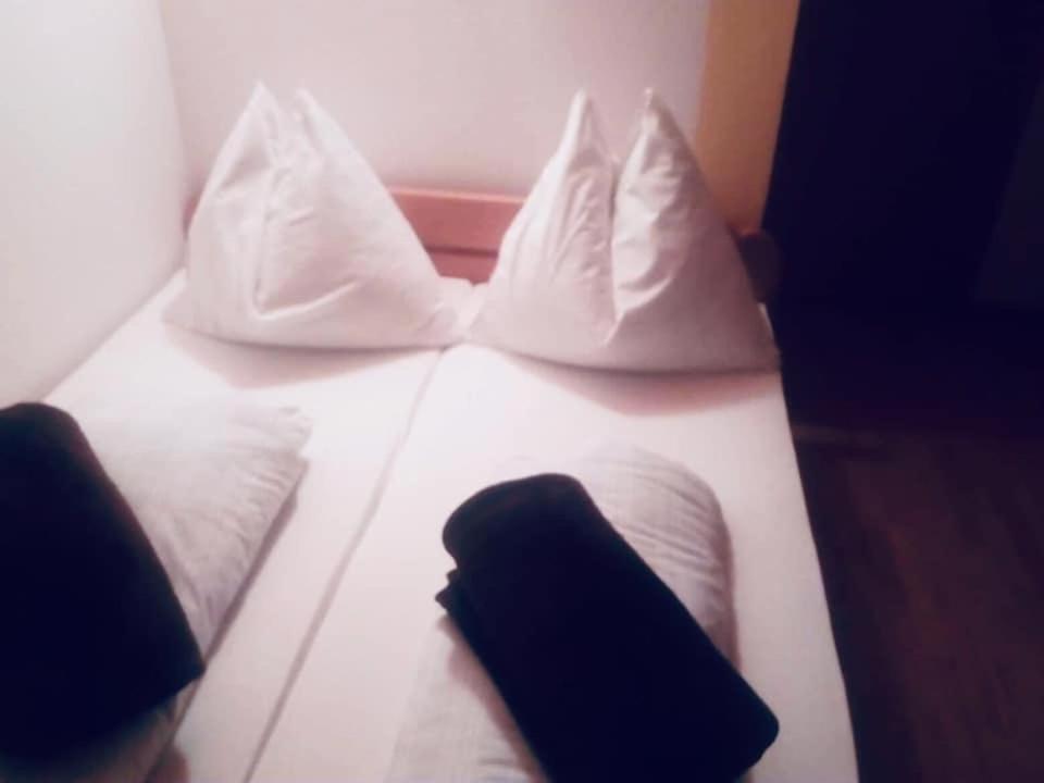 OMLADINSKI HOTEL ROSTOVO room 6