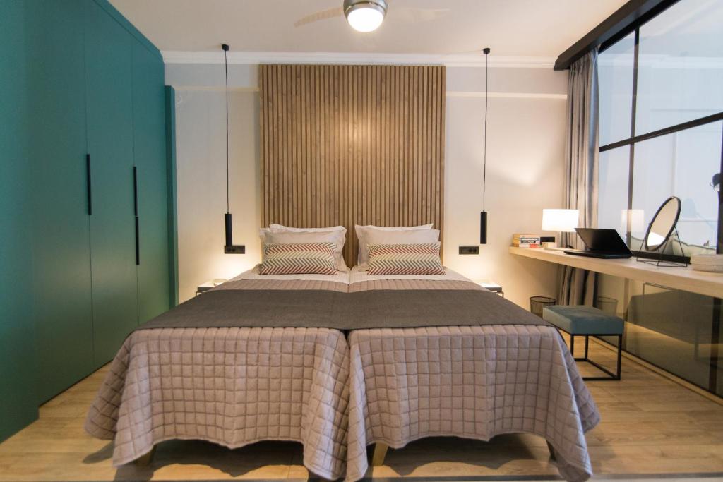 Phaedra's Studios room 1