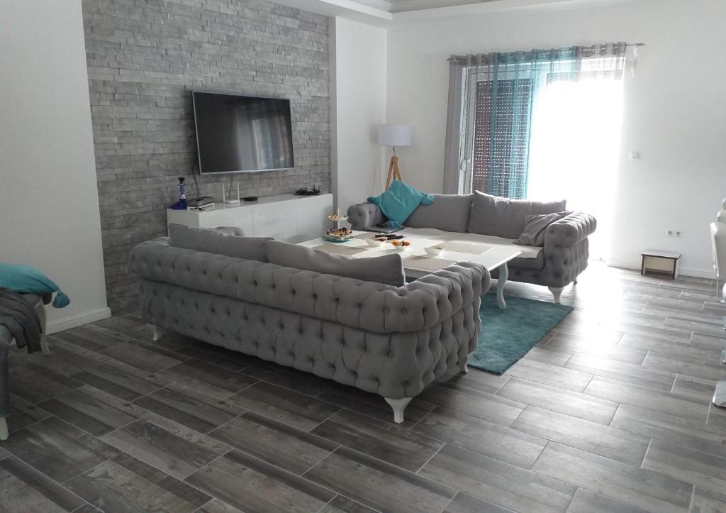 Riverside Plaza Villa room 2