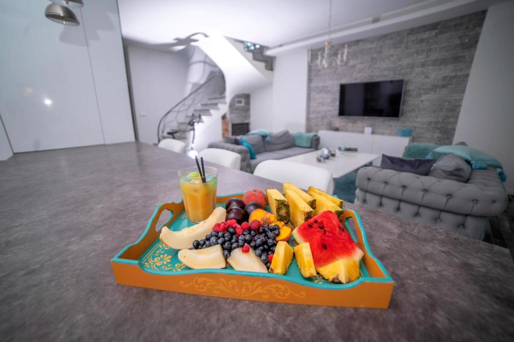 Riverside Plaza Villa room 3