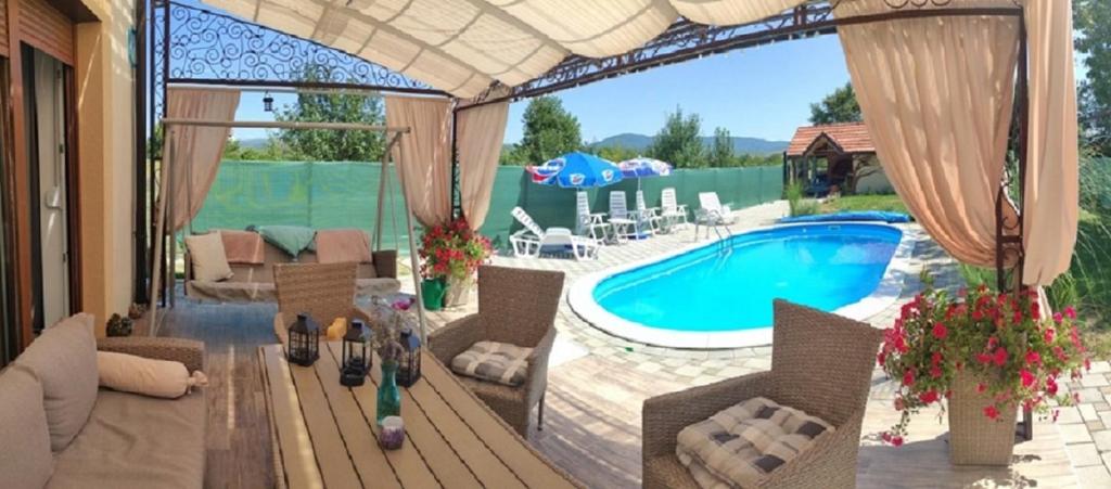 Riverside Plaza Villa room 6