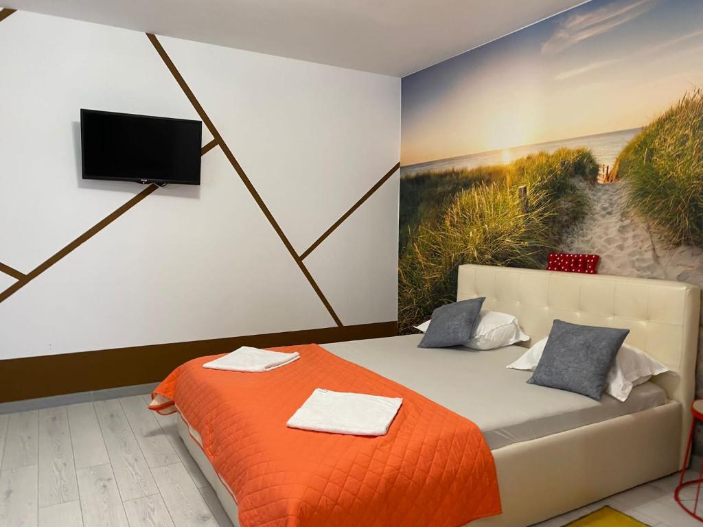 Pluto Central Lux Studio room 1