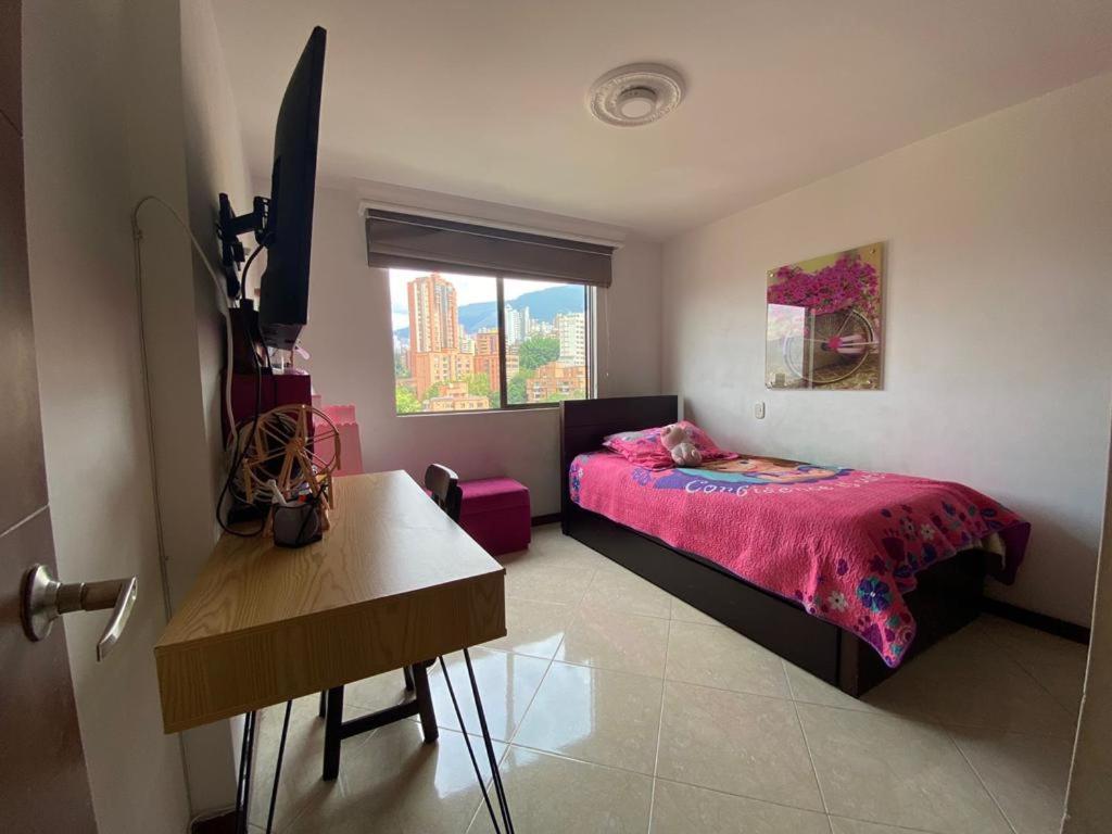 habitaciones Amobladas Poblado room 4