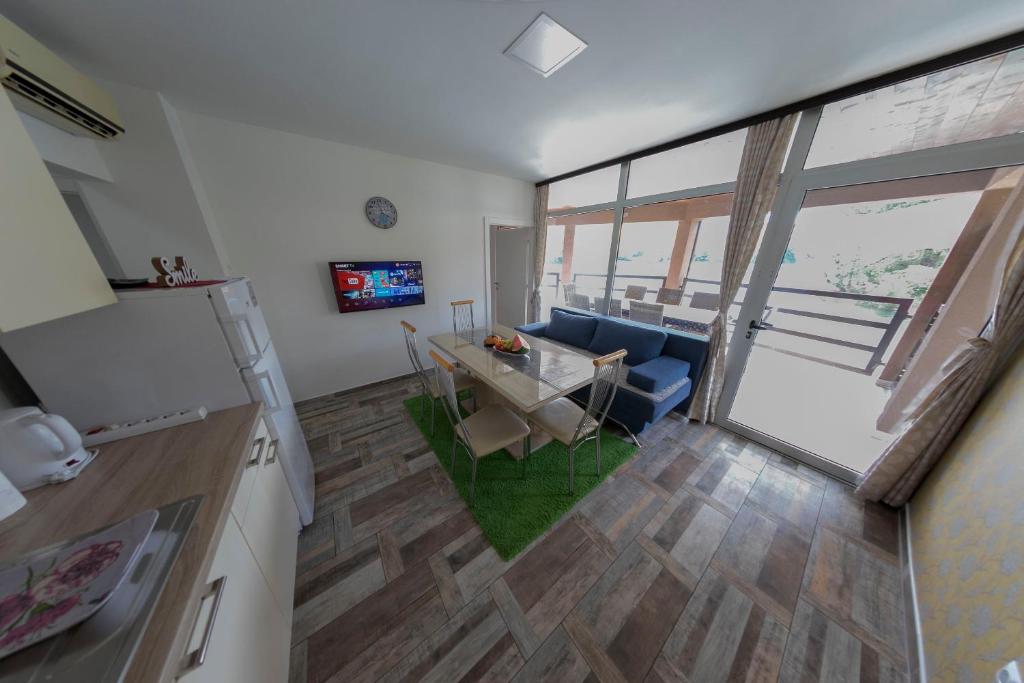 Holiday Homes Pozitiva room 3