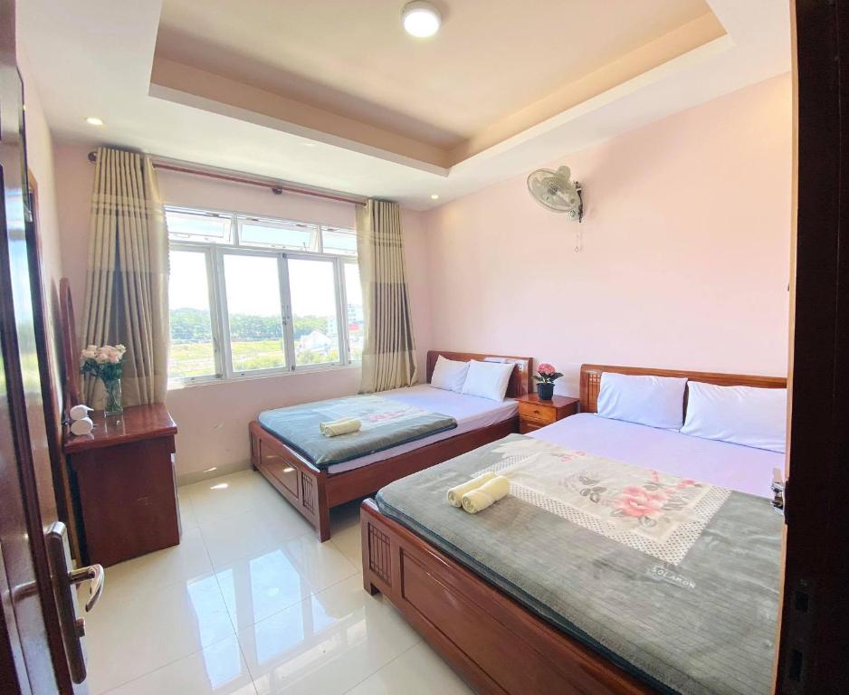 Quang Vinh Hotel room 3