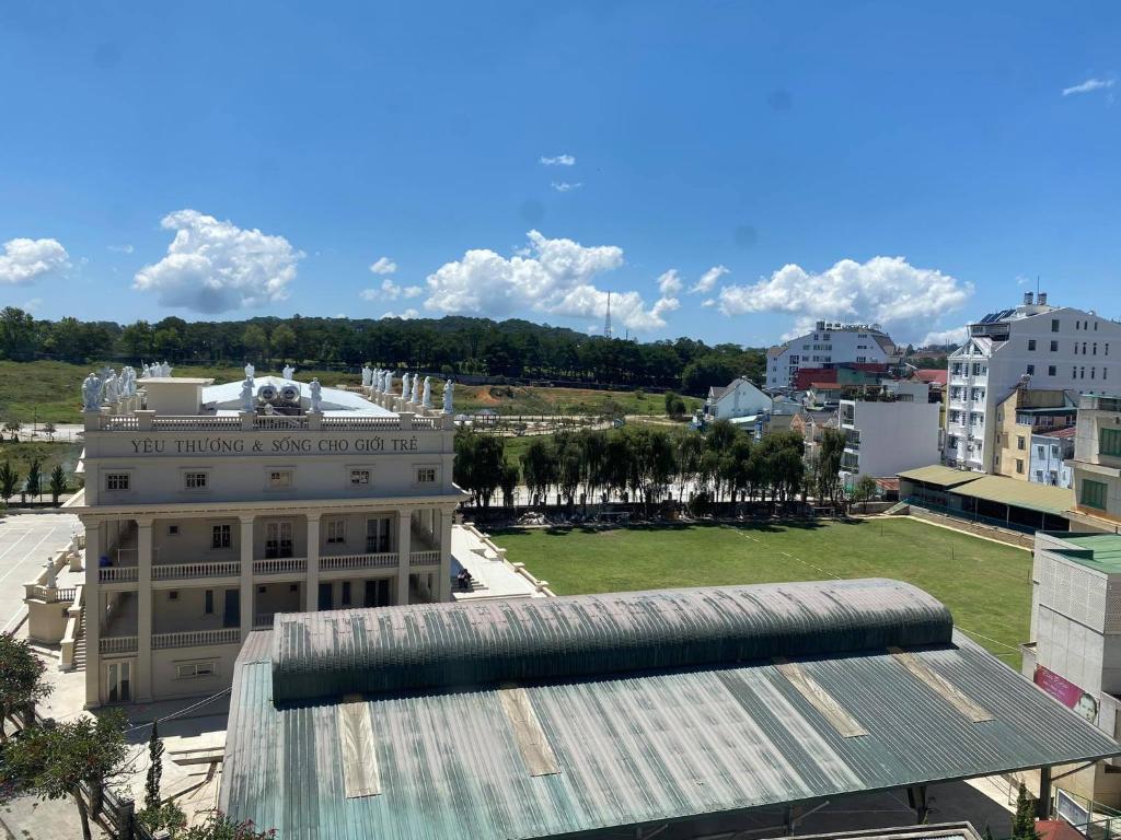 Quang Vinh Hotel room 4