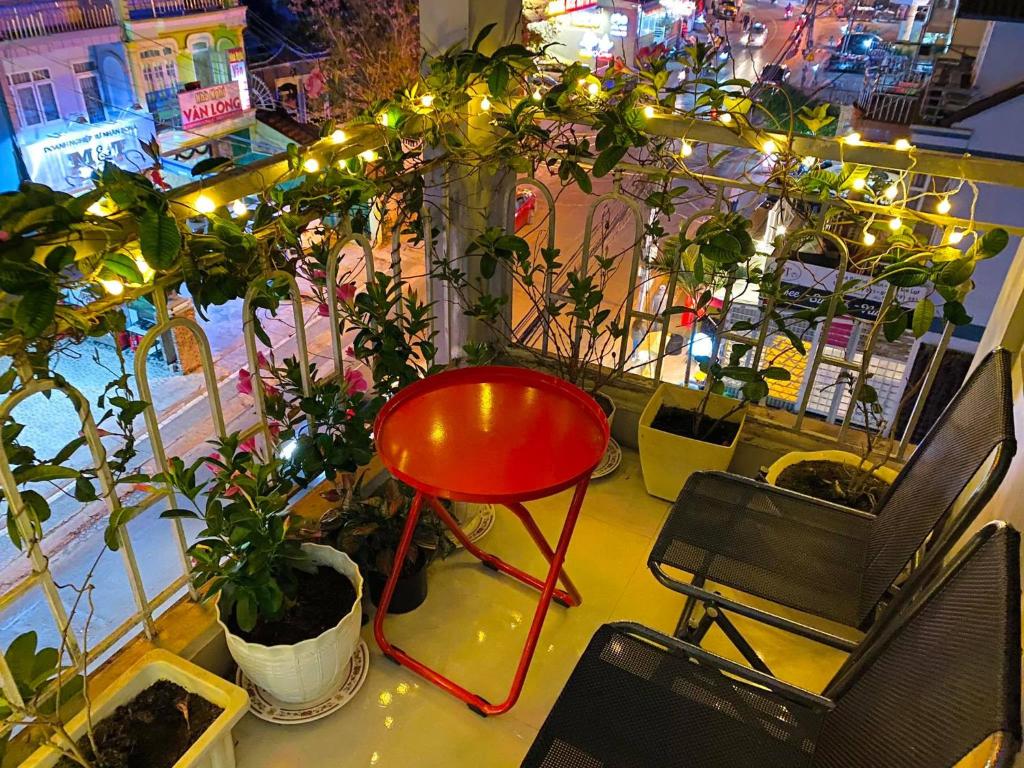 Quang Vinh Hotel room 6