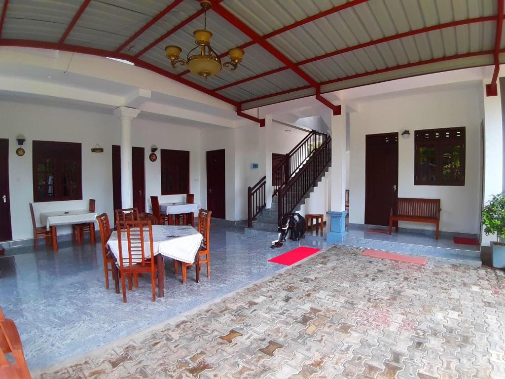 Radha Tourist Home room 2