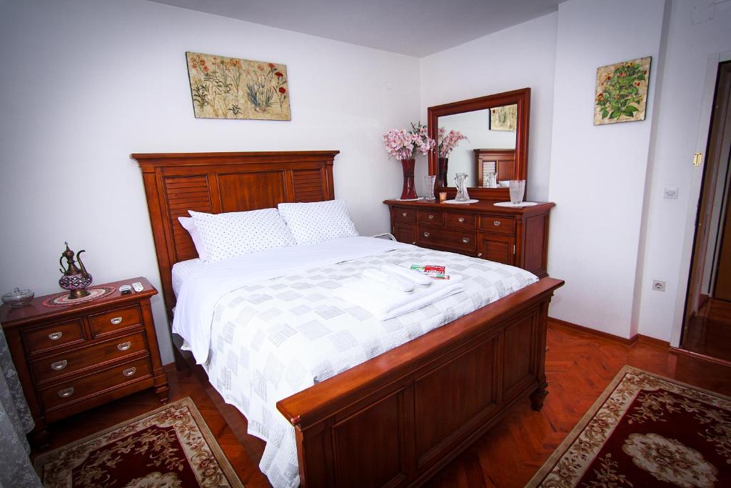 Apartment Red House room 5