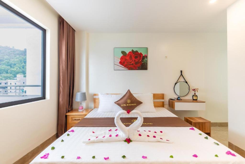 Cat Ba Rose Nhung Hotel room 1