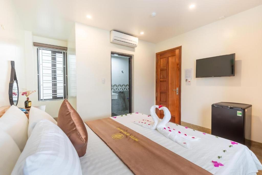 Cat Ba Rose Nhung Hotel room 2