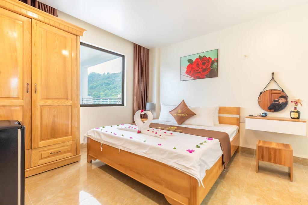Cat Ba Rose Nhung Hotel room 3