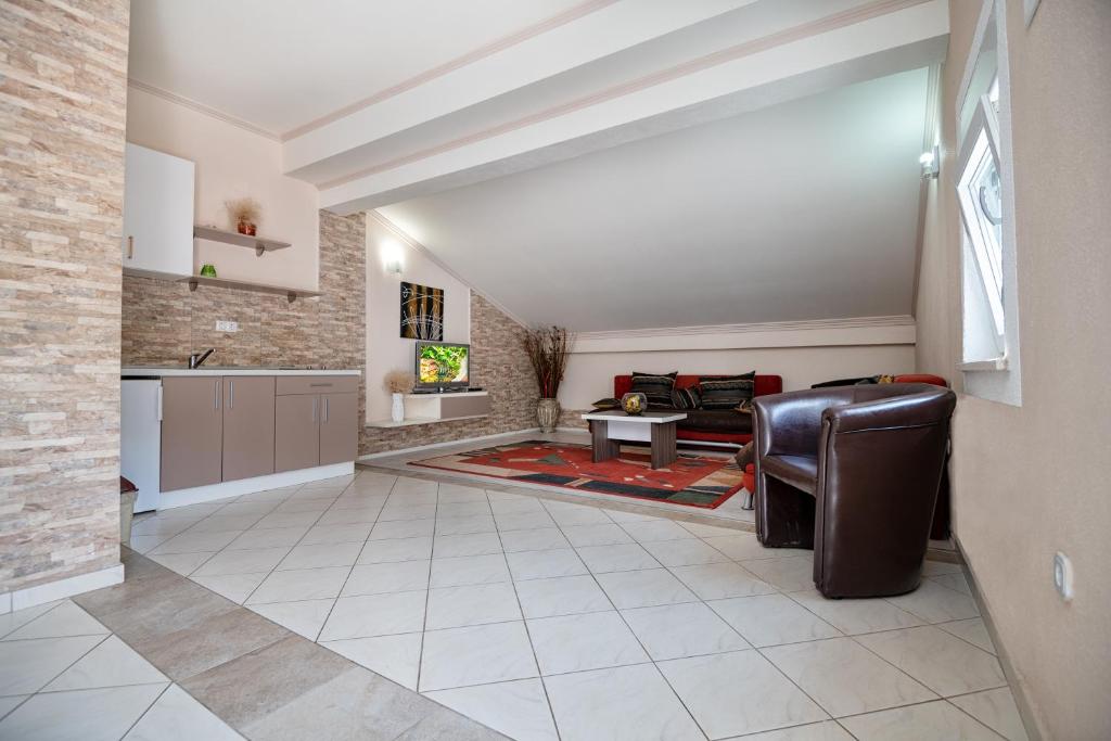 Villa San room 2