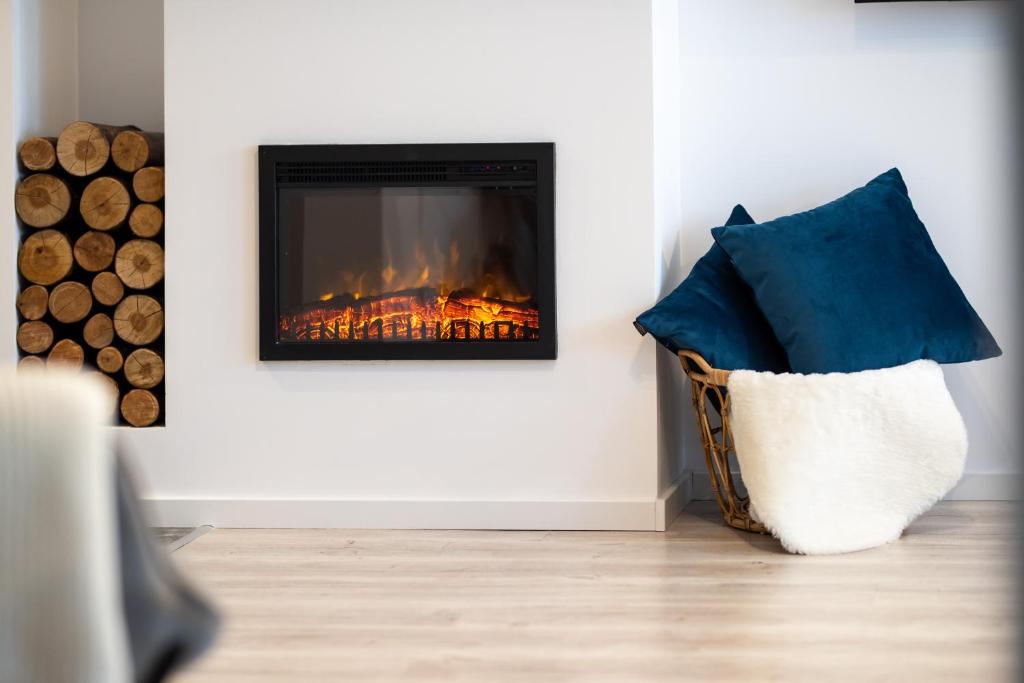 Snowdrop Apartment room 6