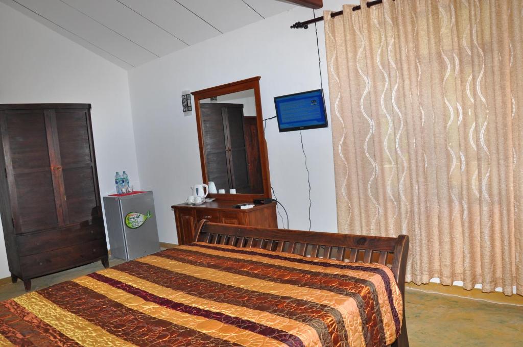 Solomon Beach Hotel room 2