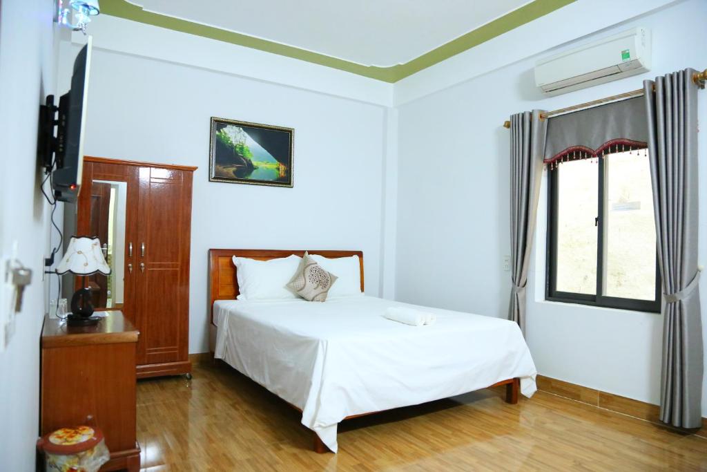Son Tinh Hotel room 2