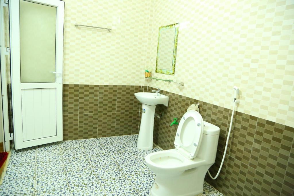 Son Tinh Hotel room 4