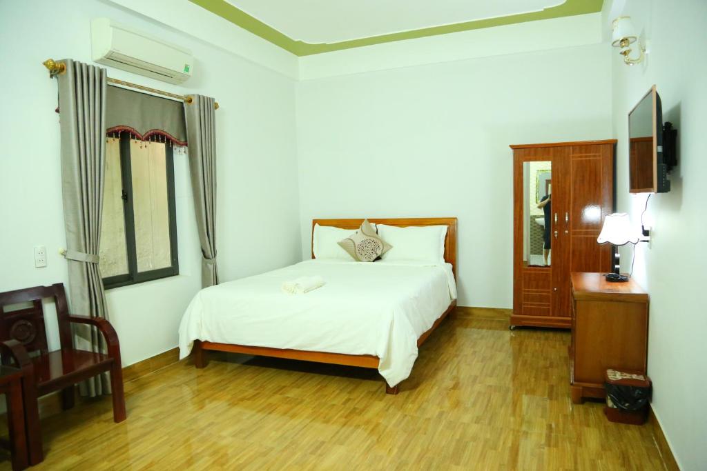 Son Tinh Hotel room 5