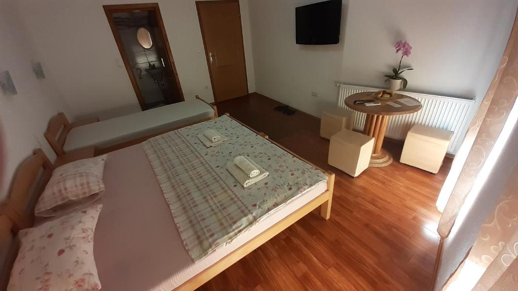 Guest House Stari Grad - Old Town room 2