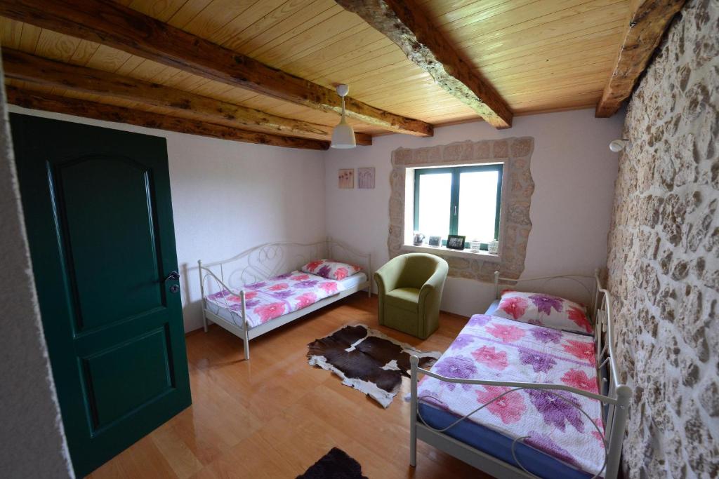 Stone Pearl room 4
