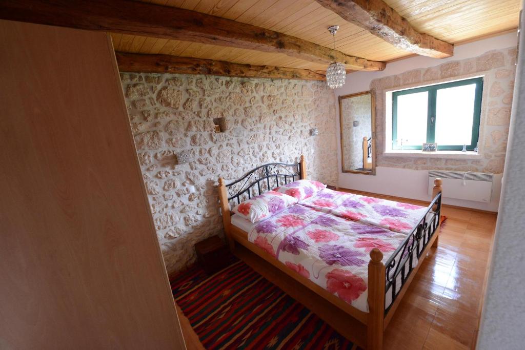 Stone Pearl room 5