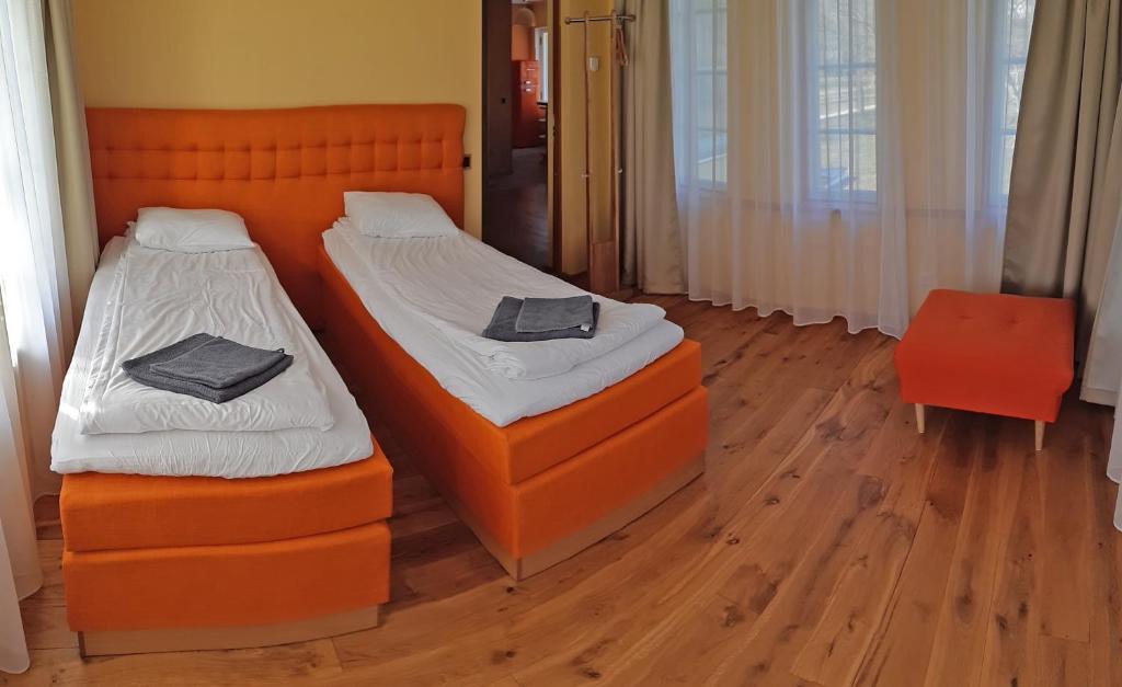 "Summer" apartment room 5