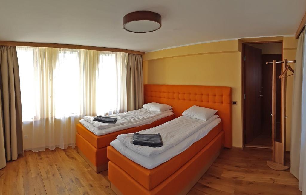 "Summer" apartment room 6