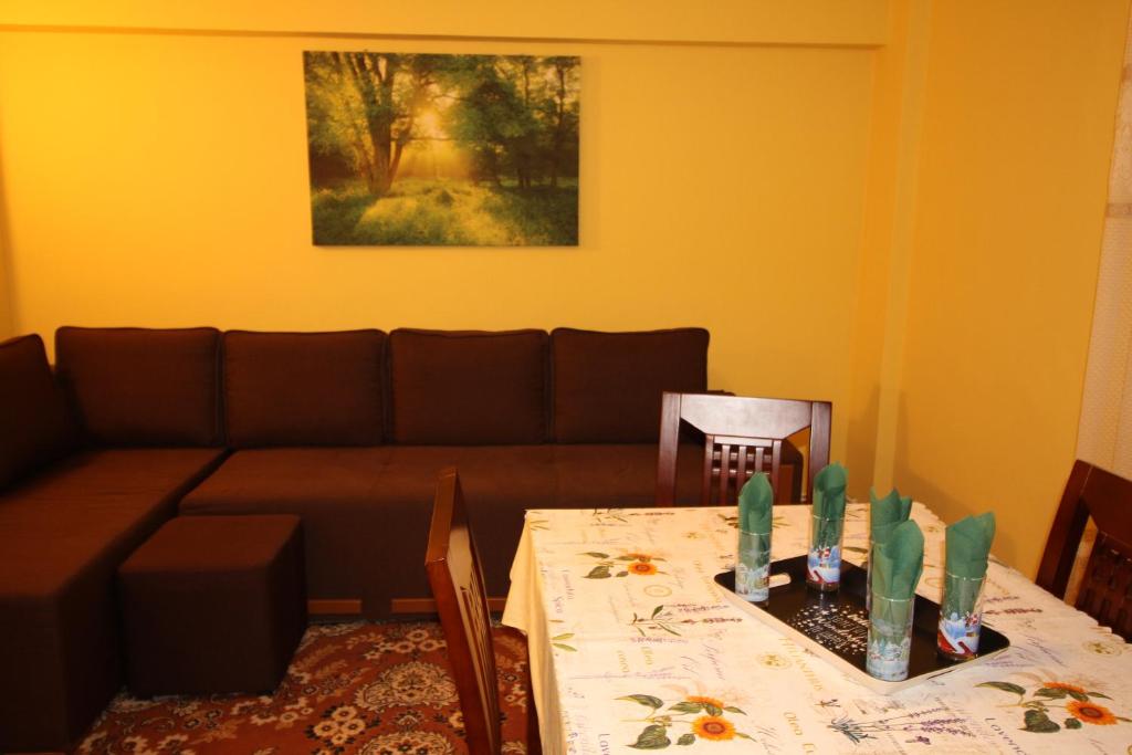 Sunny Apartment room 2