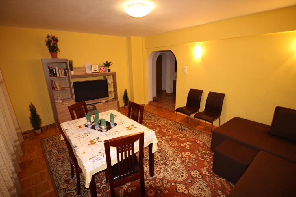 Sunny Apartment room 5