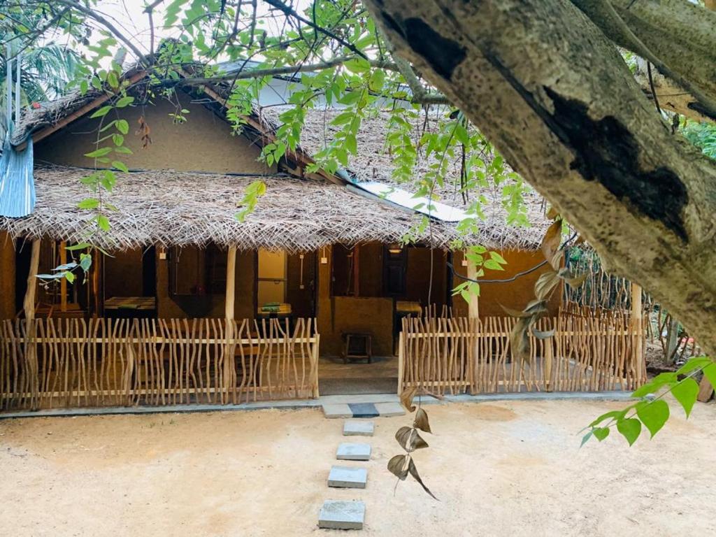 Sun Up Hiriketiya Dickwella room 2