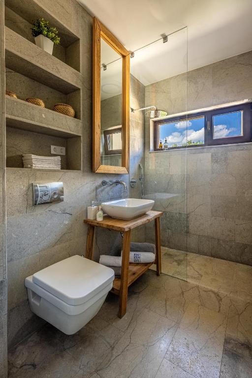 The Golfer Apartment with Jacuzzi room 6