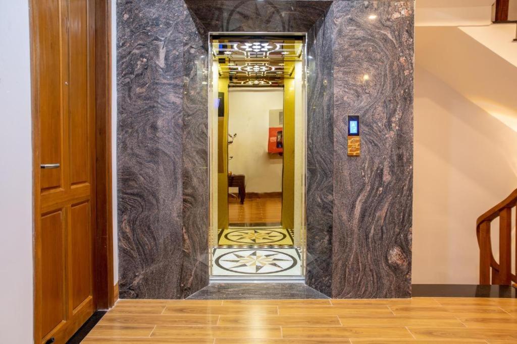 THELAND HOTEL room 6