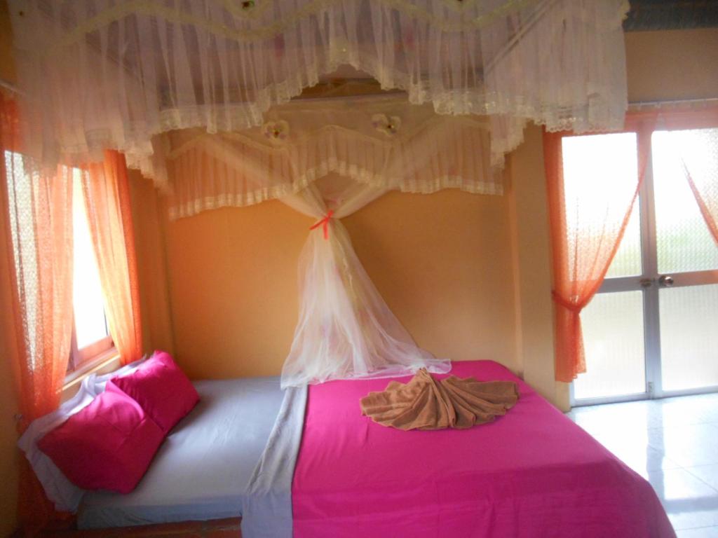 Thuy - Gunter Garden Bungalow room 1
