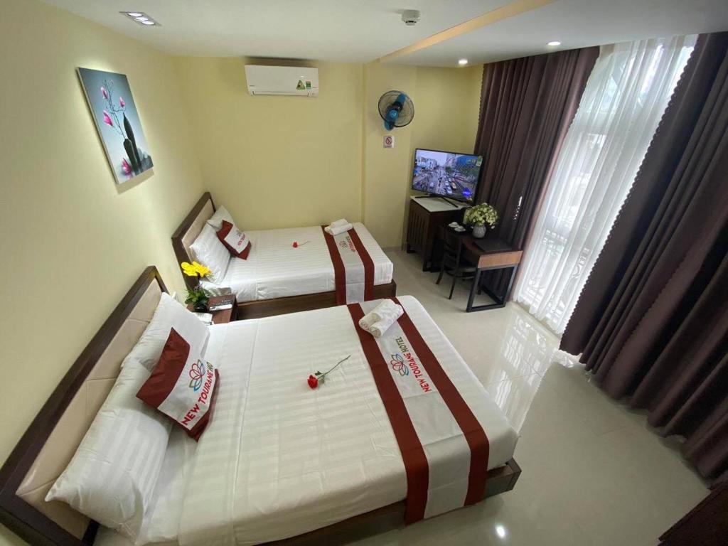 New Tourane Hotel room 4