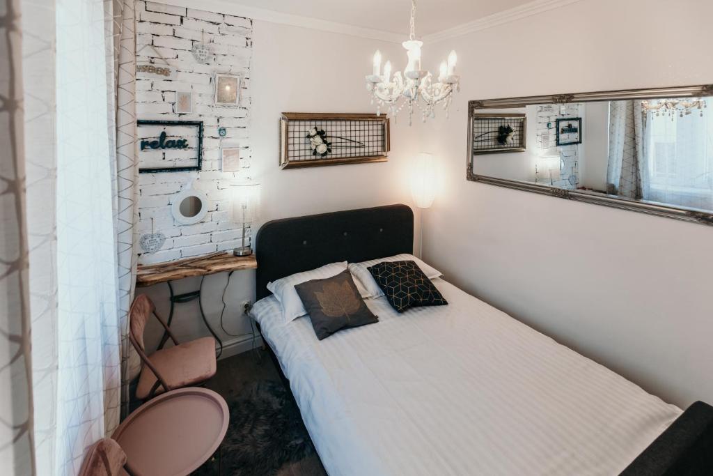 Old Town's Nest room 1