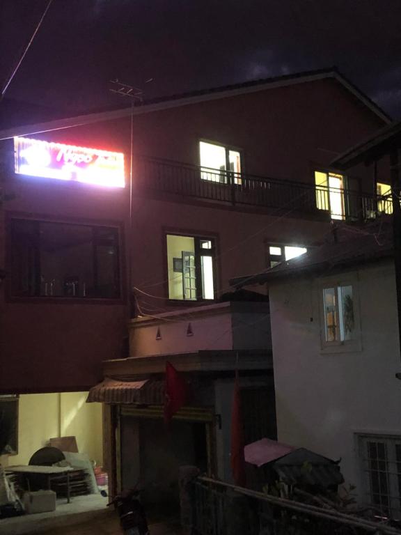 Ngoc Tran Hotel room 2