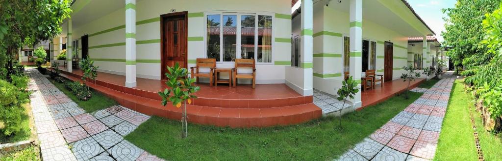 Trung Huynh Bungalow room 1