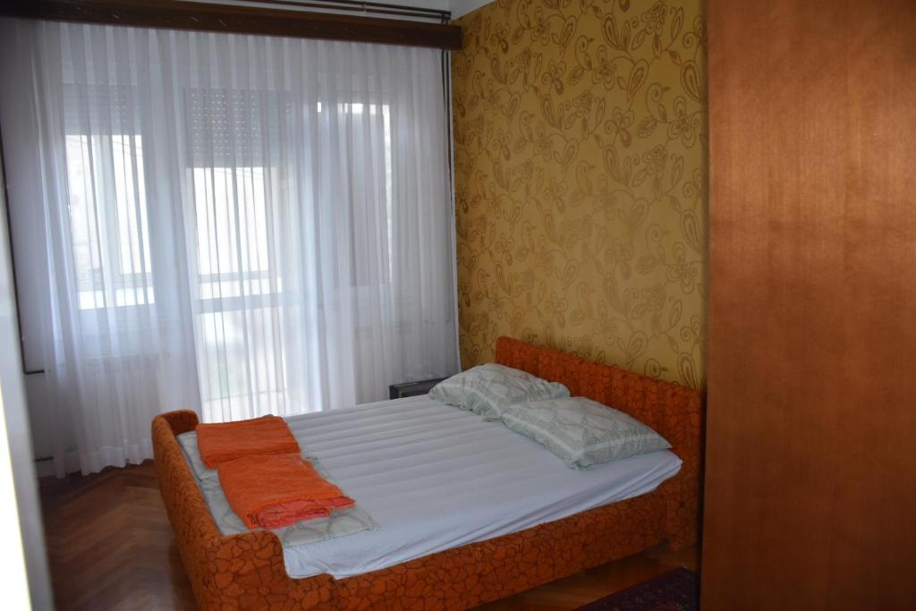 Vijecnica Tuzlaks apartments room 3