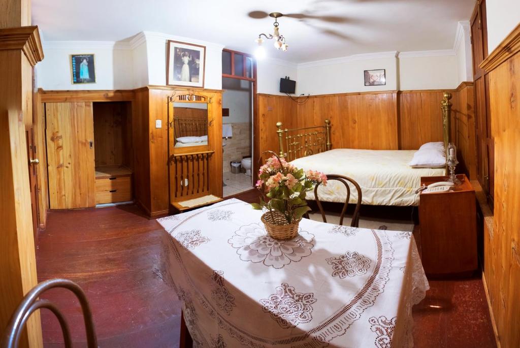 Hotel Museo Casona Ugarte Leon room 2