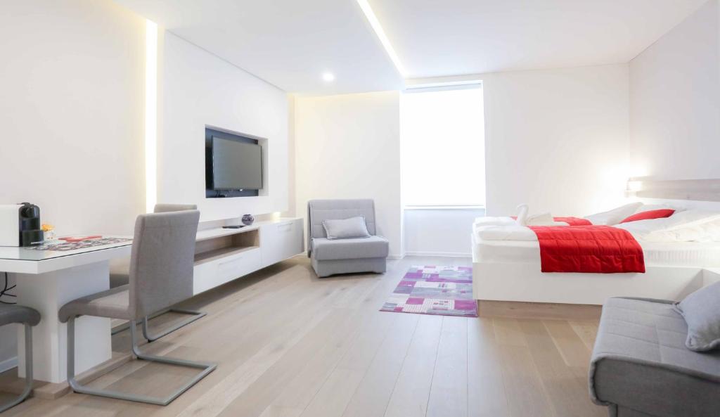 Urban Apartments Strossa room 2