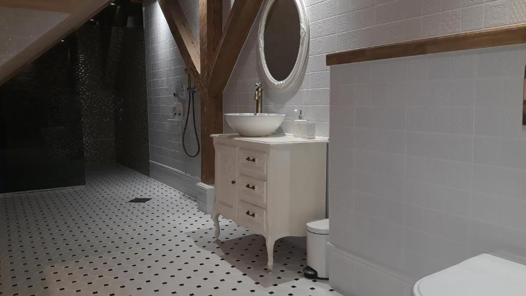Vanalinna apartement room 3