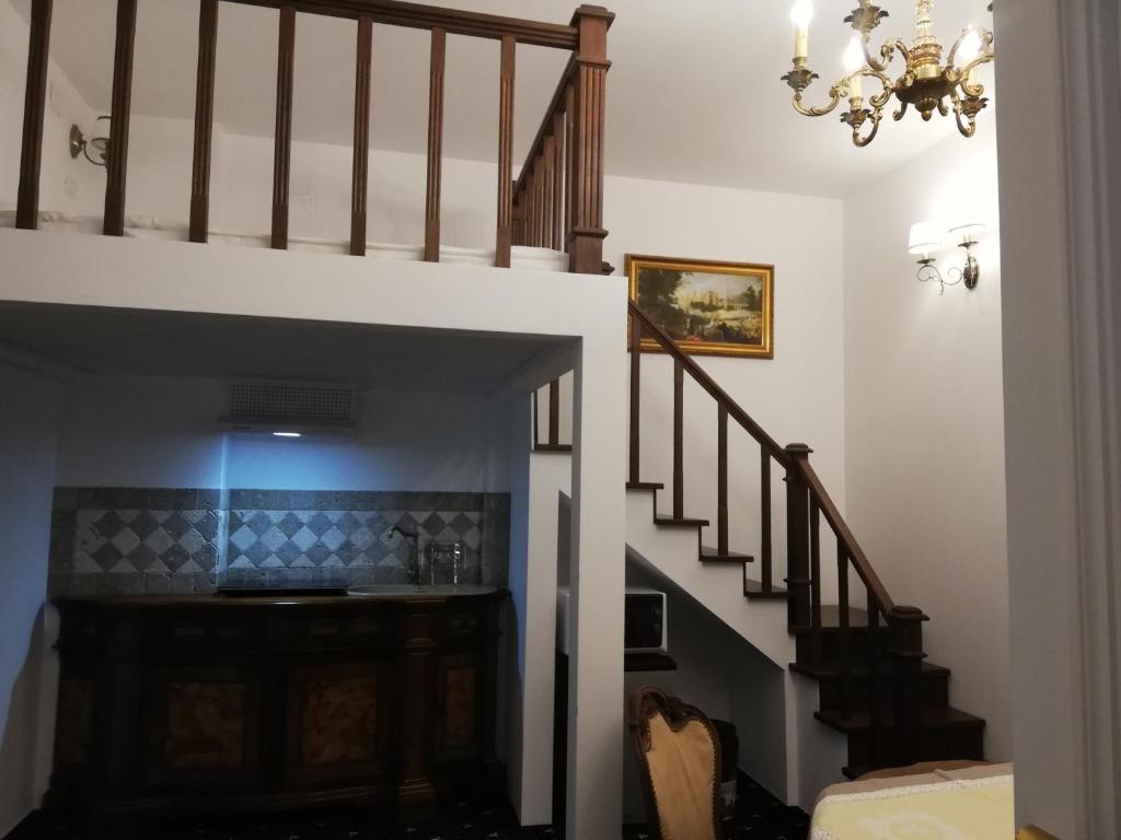 Weiss Little Palace room 6