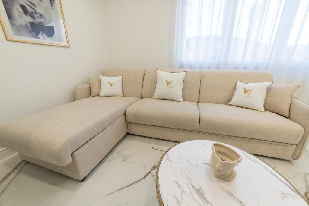 White House Sarajevo room 3