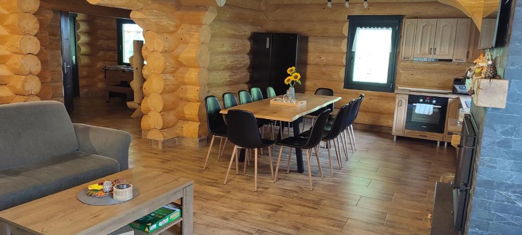 Wild tree house room 5